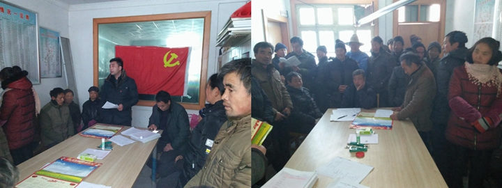 官坡镇丰庄村市派第一书记秦冬下雪天召集贫困户宣传扶贫政策.jpg