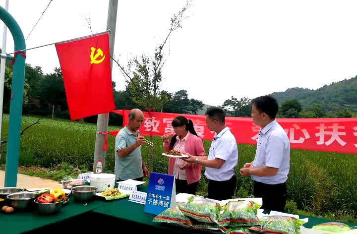 1611307380625553.jpg 图右1是周丽锋.jpg